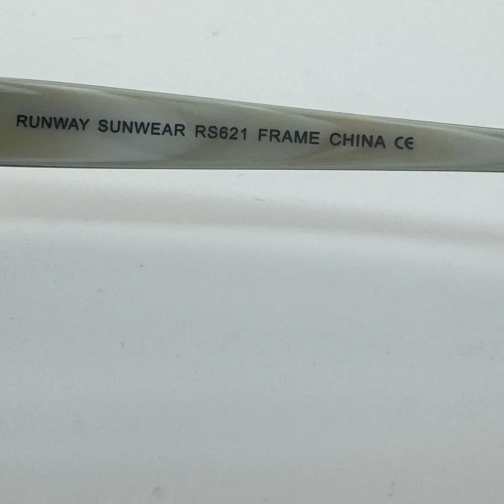 RUNWAY SUNWEAR Sunglass‎ Frames Only RS621 56-17-135 Tortoise/Cream H14322